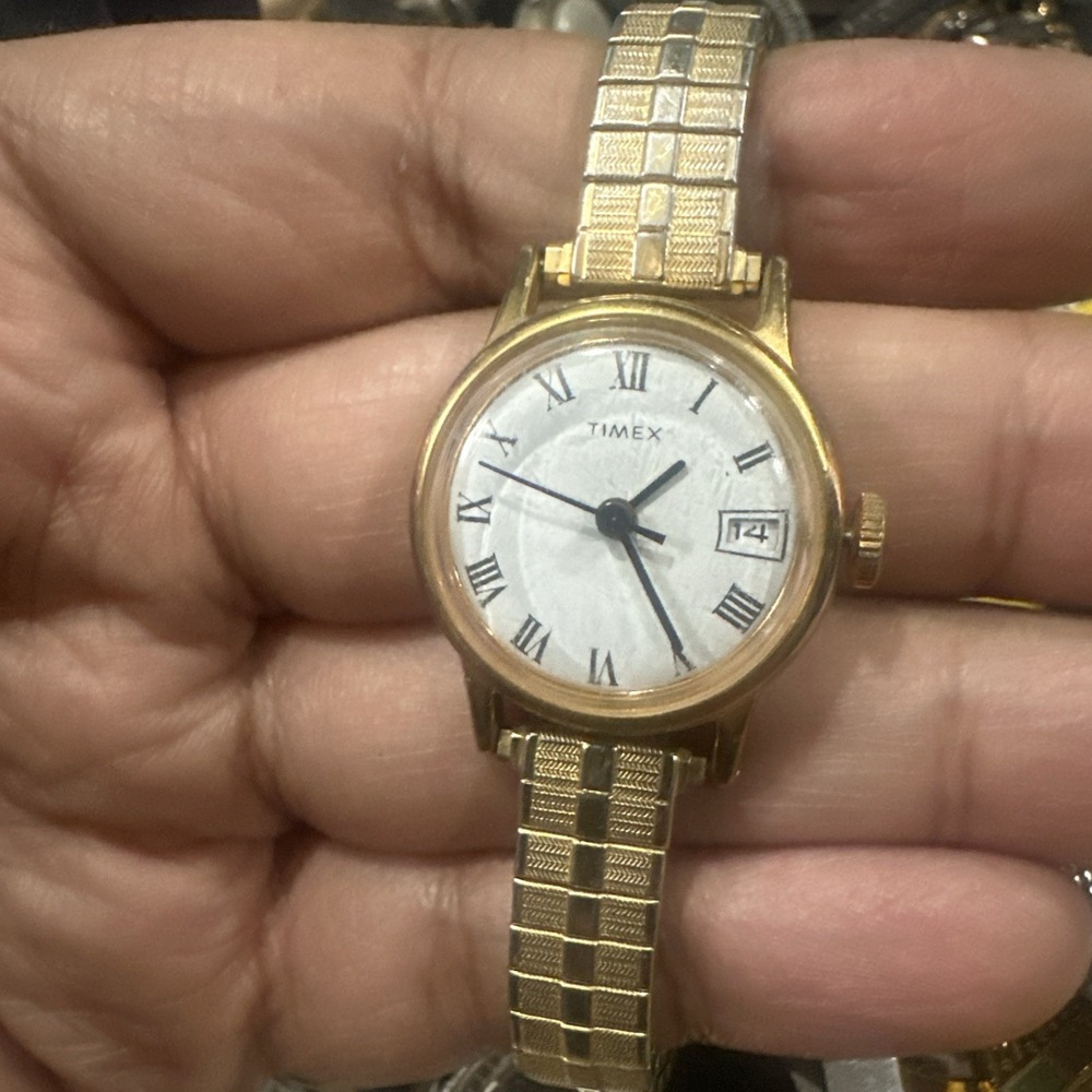 Works Vintage Timex Watch Women Gold Tone Stretch Band Date Manual Wind 25mm 6.5